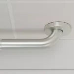 Close-up on the flange cover and bar with visible knurling